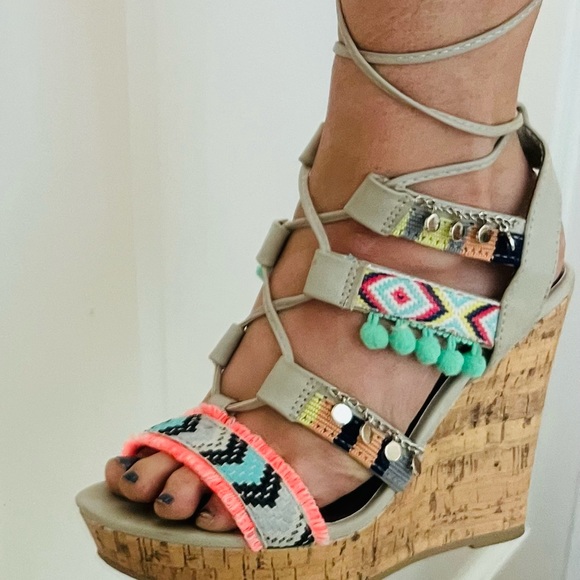 Steve Madden Funky Boho Wedges - Picture 4 of 5